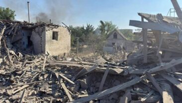 Окупанти скидають авіабомби на мирні домівки: українці стоять на захисті своєї землі