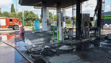 Українські захисники протистоять агресії: дрони окупантів атакують заправки