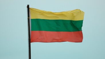 Литва розглядає можливість компенсації за пошкодження посольства в Україні