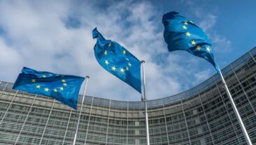 Єврокомісія працює над забороною імпорту російської нафти