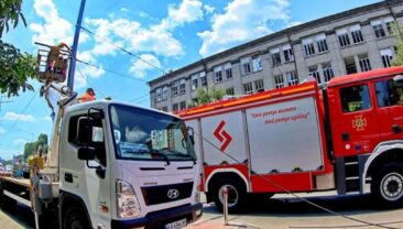 Енергетики закликають обмежити використання електроприладів через атаки та погоду