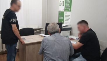 У Луцьку викрили махінації з виплатами з зарплат для фіктивних асистентів учителів