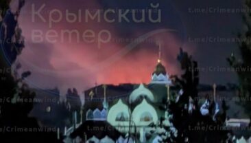 У Криму луною чути вибухи, Керченський міст закрито