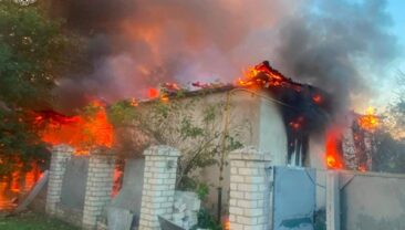 Окупанти завдали удару по селу на Харківщині, п’ятеро постраждалих