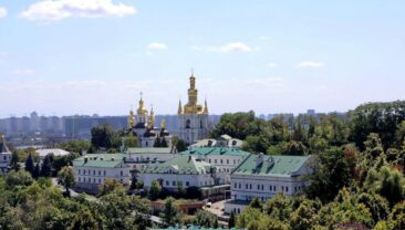 Швейцарія допоможе відновити Лавру після удару агресора
