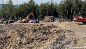 На Закарпатті депутат обласної ради підозрюється в незаконному видобутку андезиту