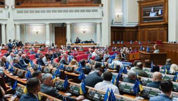 Слуга народу поповнилася: Безугла повернулася, ще двоє склали присягу