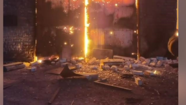 Окупанти завдали удару по підприємству в Запоріжжі, спалахнув пожежа