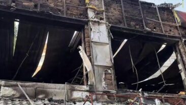 Окупанти завдали удару по центру Херсона: вогонь знищив магазини