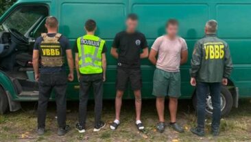В коробках з-під бананів за 11 тисяч доларів: викрита схема для ухилянтів