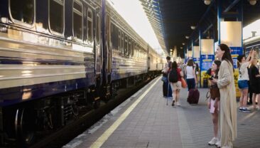 Окупанти зірвали графік: поїзди Укрзалізниці затримуються на понад 15 годин