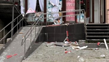 Окупанти завдали артилерійського удару по центру Нікополя: п’ятеро поранених