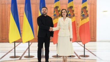 Санду вручила Зеленському орден: визнання від союзників