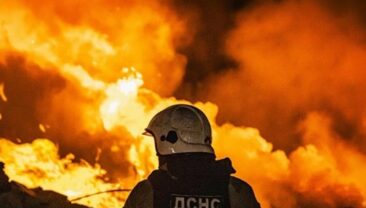 Окупанти знову завдають ударів по Київщині: під攻击ом житлові будинки та склади