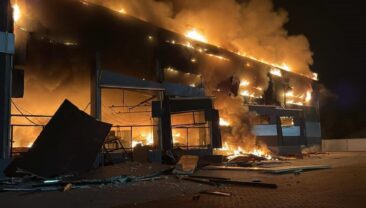 На Київщині в результаті обстрілу агресора спалахнули склади