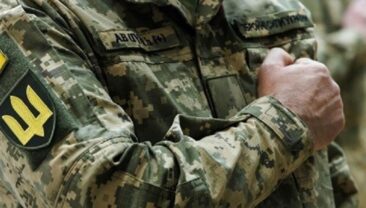 Вінничани стали на захист своєї землі, заблокувавши автомобіль окупантів