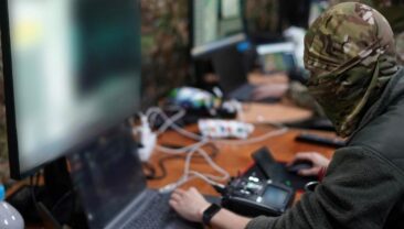 Витривалі українці доставили продукти та ліки в окуповані Олешки