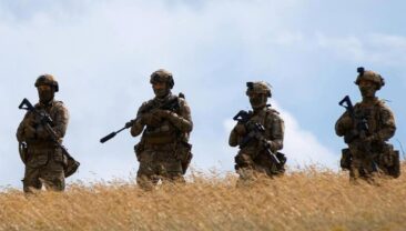 Рада продовжила військовий стан та мобілізацію